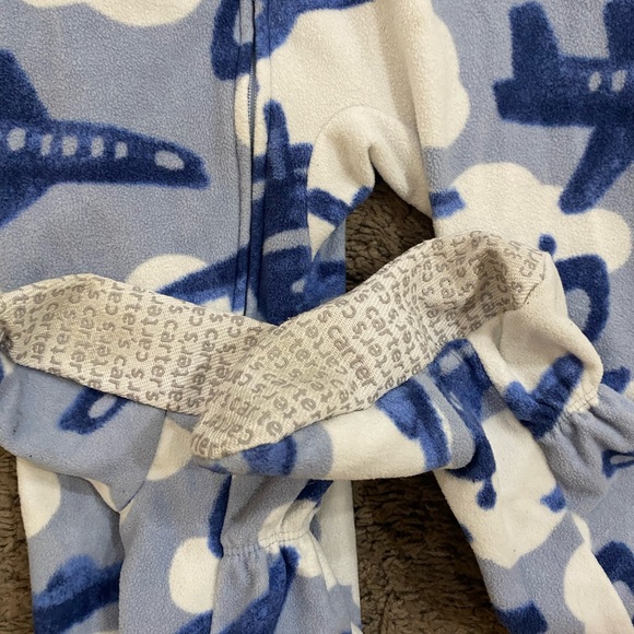 Boys Carters Fleece Footsie Pjs Size 5t football/planes - Picture 12 of 13